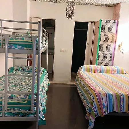 弗拉门戈卡马龙旅馆 招待所